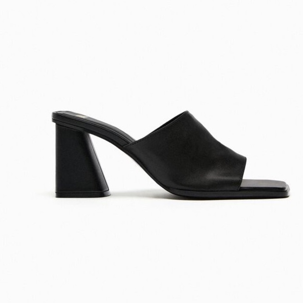 NWT. Zara Black Leather Wide Heel Sandals. Size 6.